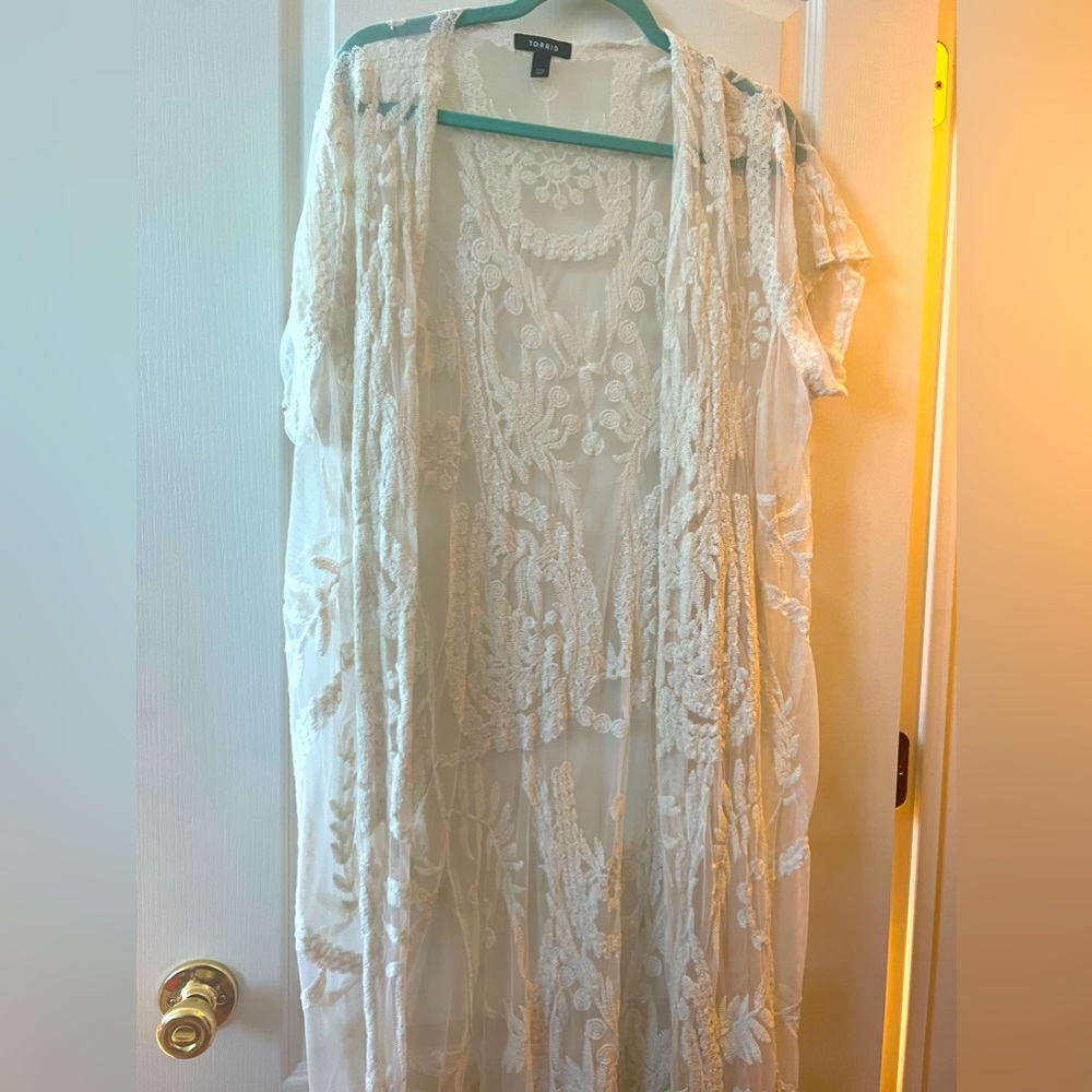 Torrid lace duster 1/2